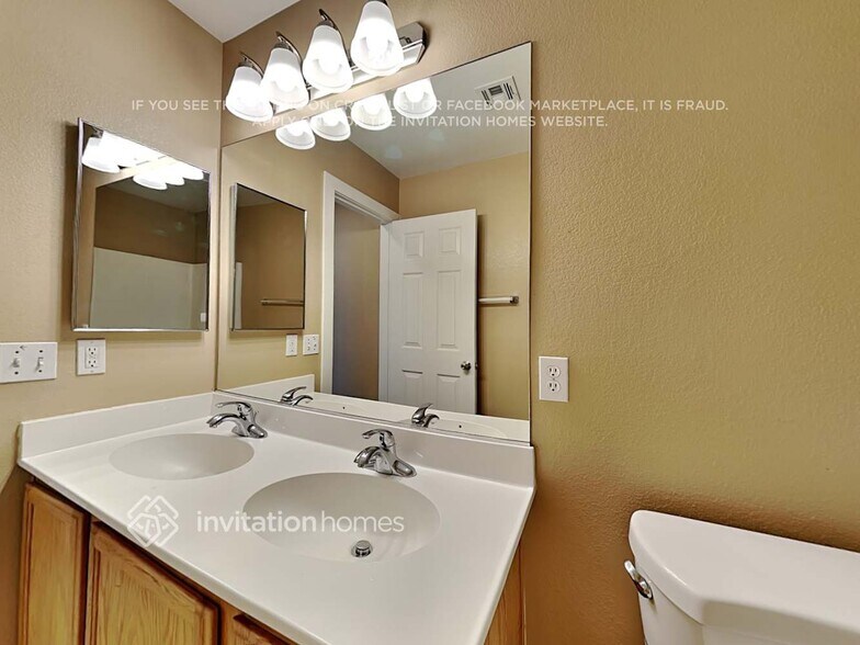 Building Photo - 926 Dawn Valley Dr