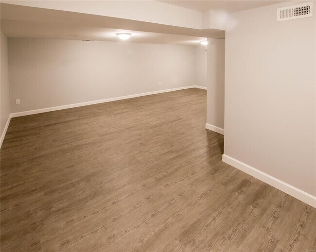 Building Photo - 1120 Collingwood Dr