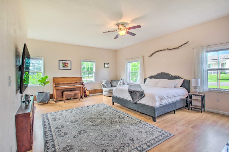 Building Photo - 703 10th St