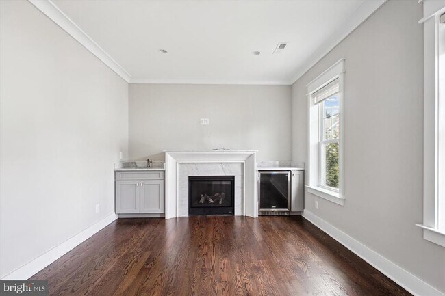 Building Photo - 1565 Hane St