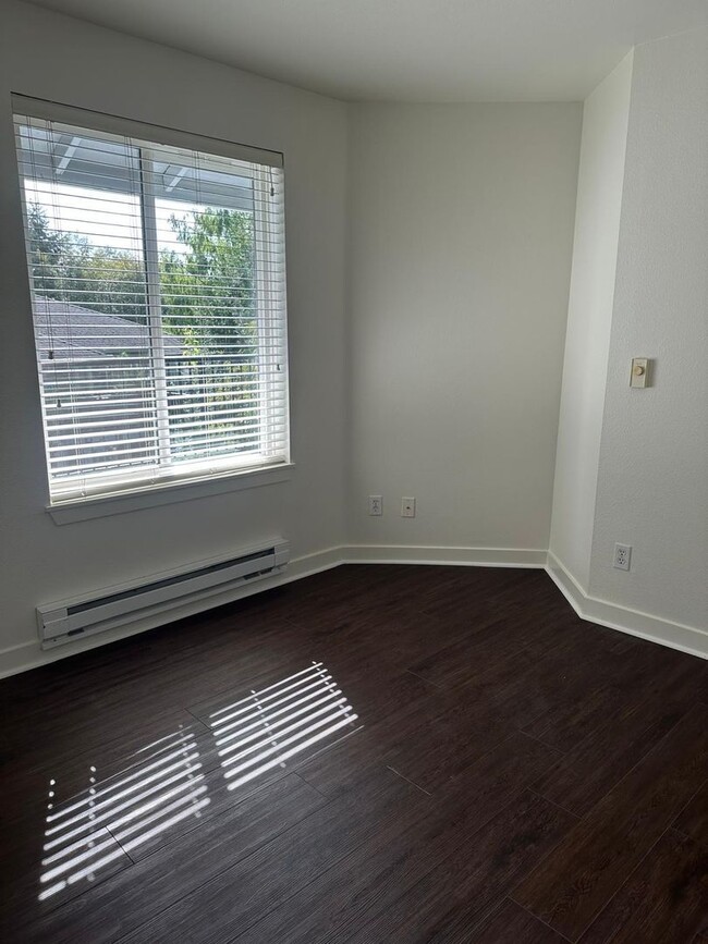 Building Photo - Nice 2 bed / 1 bath Condo in Bothell!