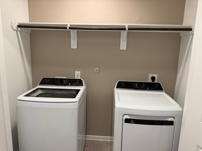 Building Photo - 3023 Mallorca Dr