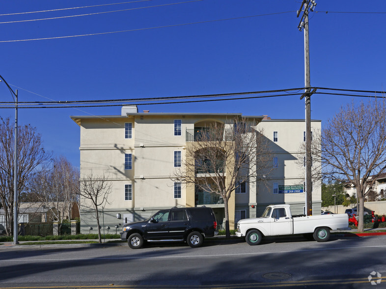 Building Photo - Summercrest Villas