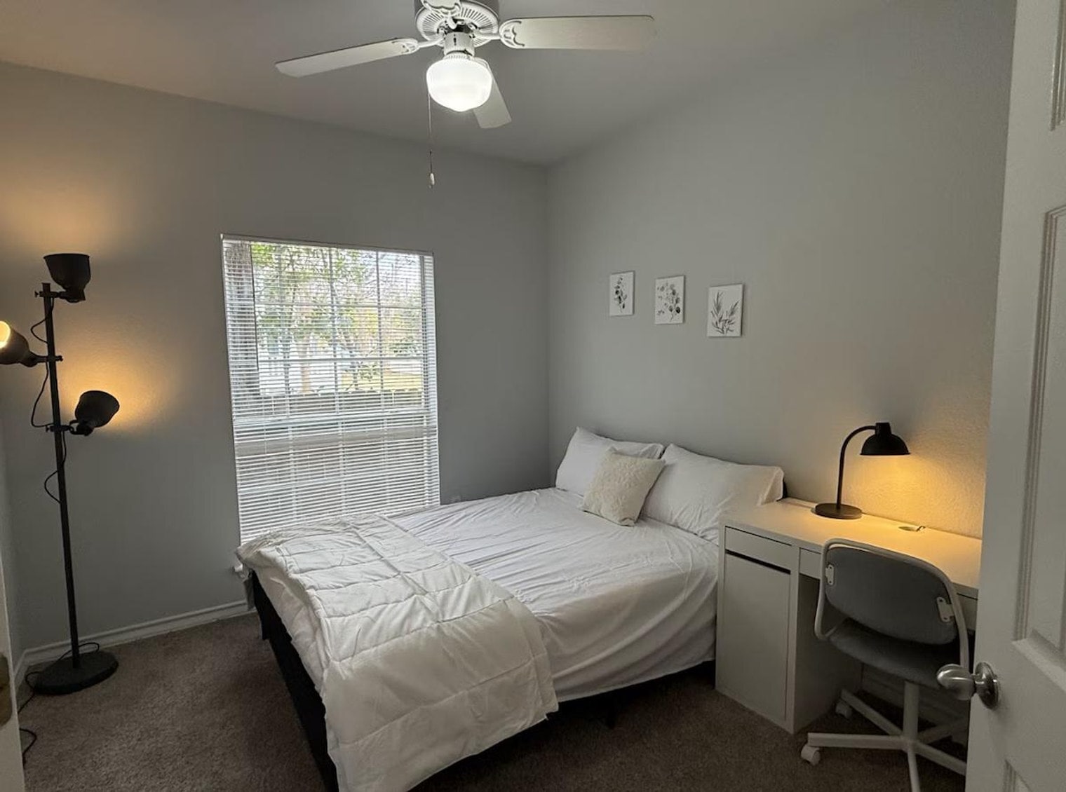 Building Photo - 911 W 22nd St