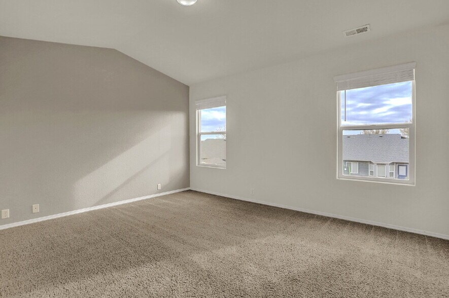 Building Photo - Updated 2-Bed Townhome Just Minutes from F...