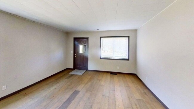 Building Photo - 6 Bedroom Home for Rent
