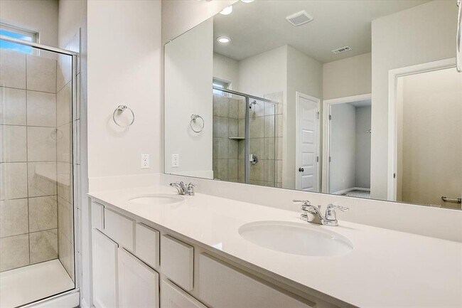 Building Photo - 108 Peruvian Ln