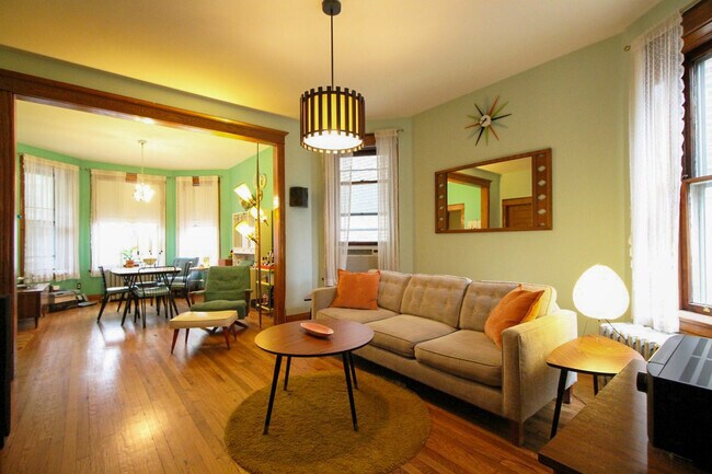 Primary Photo - 2036 N Sawyer Ave