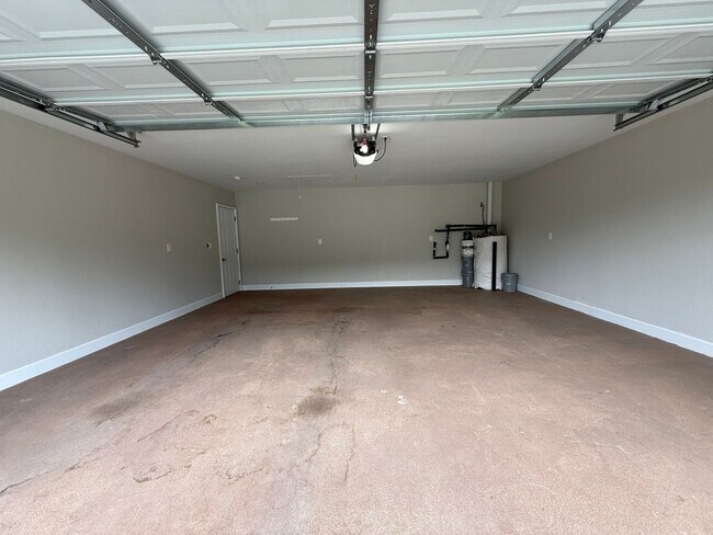 Building Photo - 845 Alley Dr