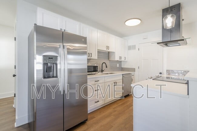 Building Photo - 404 Kirby Dr