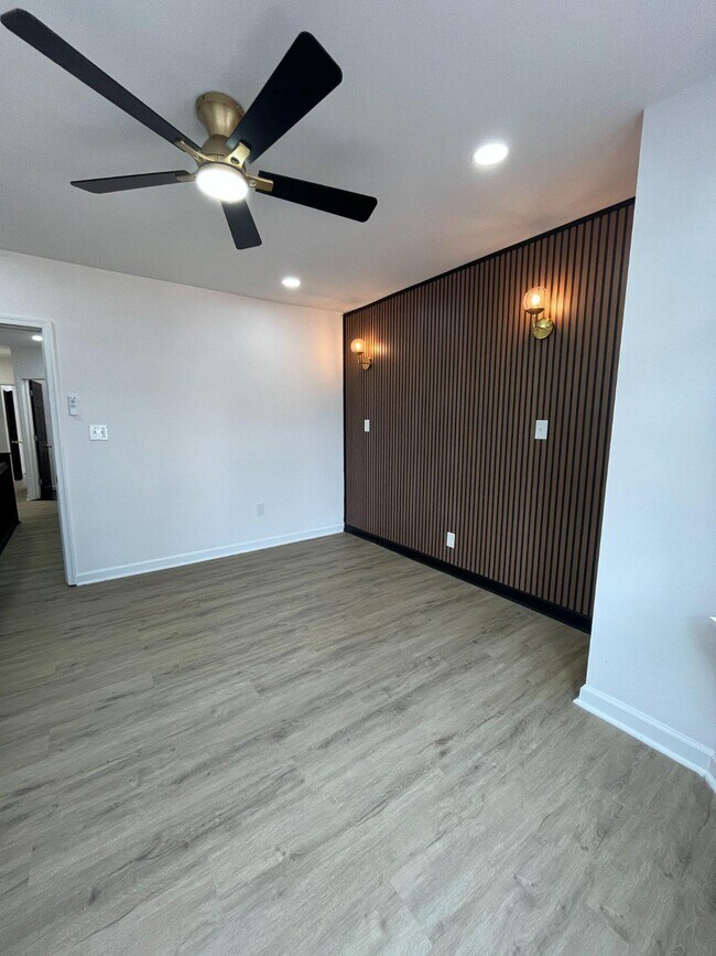 Building Photo - 5856 Walton Ave