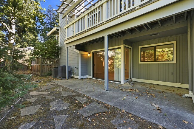 Building Photo - 320 Grapevine Pl