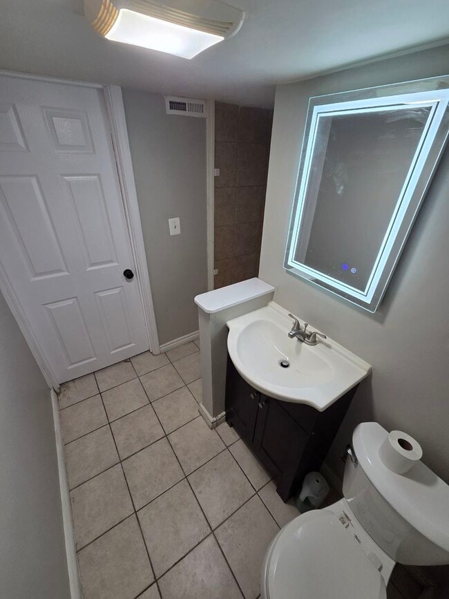 Building Photo - 2847 W 25th Pl