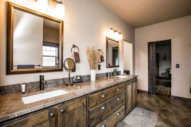 Building Photo - Glacier Ranch Home Available August 1