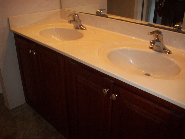 Building Photo - 1964 Providence Pl