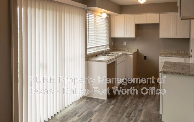 Building Photo - 641 Gallant Fox Dr