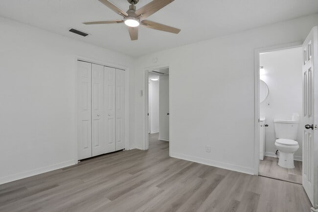 Building Photo - 3923 Tyndale Dr