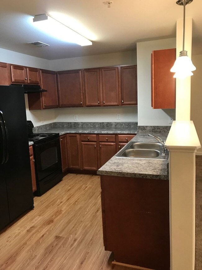 Building Photo - Bright & Inviting 2-Bedroom Condo in Prime...