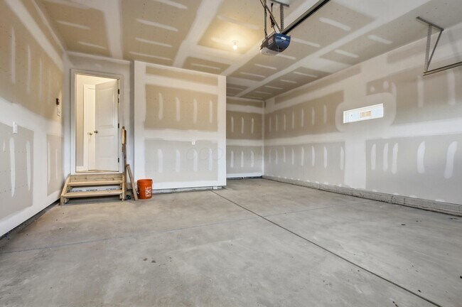 Building Photo - 7051 Aster Wy