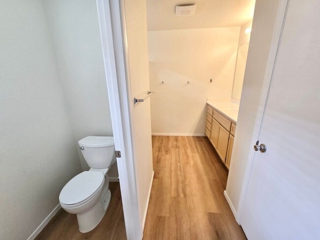 Building Photo - A Bright and Welcoming Home in East Davis