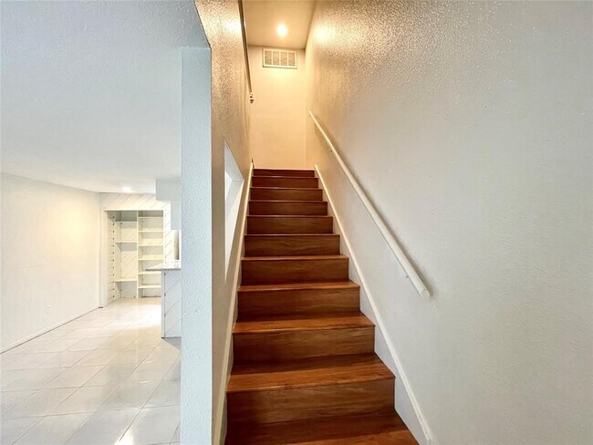 Building Photo - 2100 Wilcrest Dr