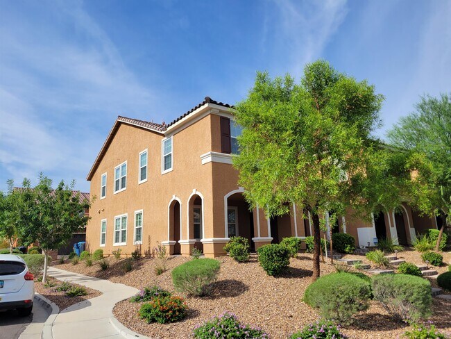 Building Photo - 3001 Camino Sereno Ave
