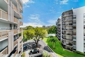 Building Photo - 3401 N Country Club Dr