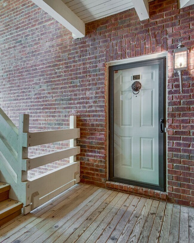 Building Photo - 218 Boxmere Pl