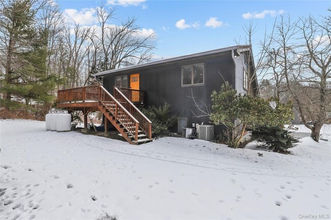 Building Photo - 600 Cantitoe St