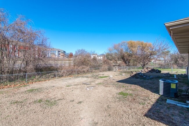 Building Photo - LEASING