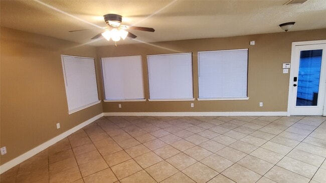 Building Photo - 6207 Spruce Bough Ct