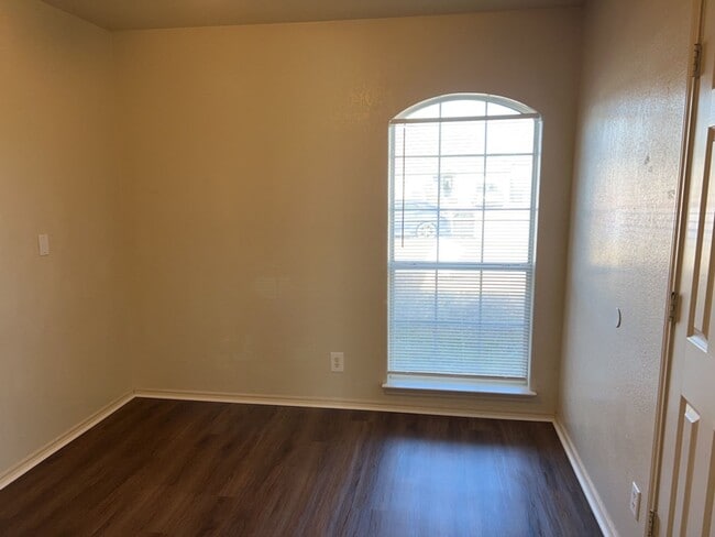 Building Photo - 3606 Warfield Dr