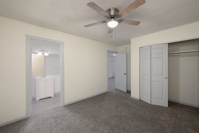 Building Photo - 626 W San Joaquin Ave