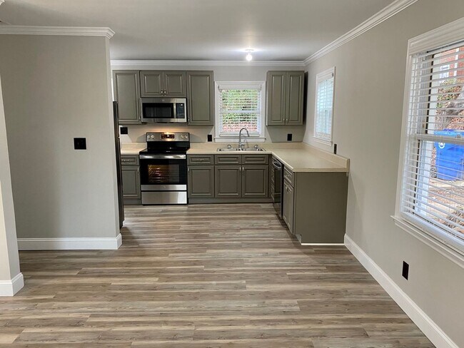 Building Photo - West AVL - Remodeled and Ready!