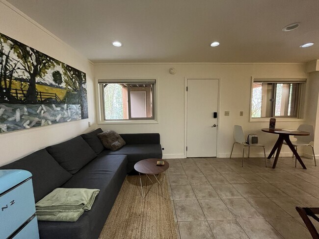 Building Photo - Charming Portland Retreat with Lush Garden, Forest Backdrop & Stylish Updates — Steps to OHSU