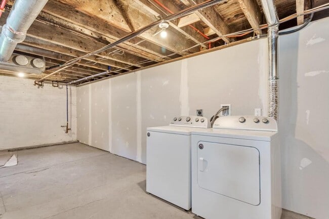 Building Photo - 5404 Nagel Ave