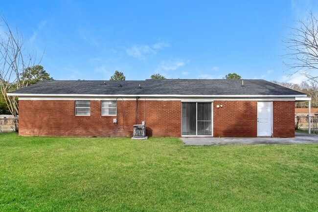 Building Photo - Charming Brick Ranch in Augusta, GA