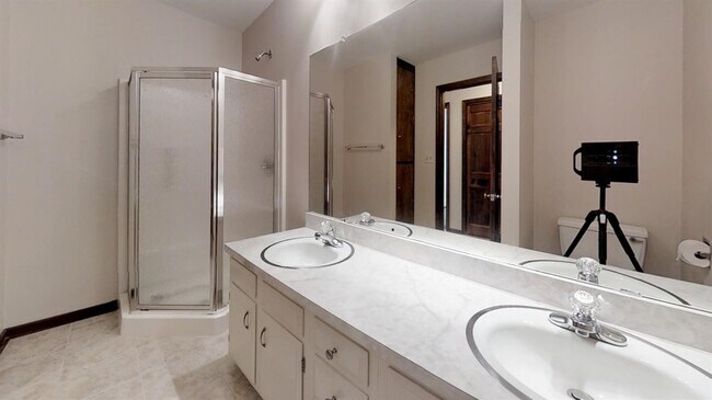 Building Photo - 933 High Meadow Dr