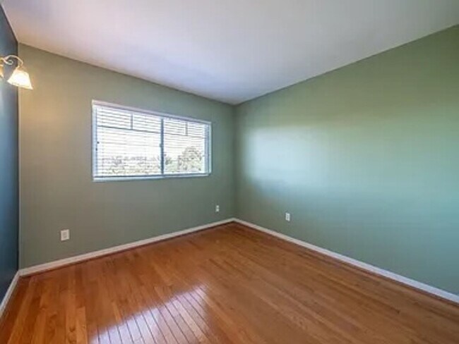 Building Photo - Spacious Golden Hill Townhome with 2-Car Garage & Canyon Views!
