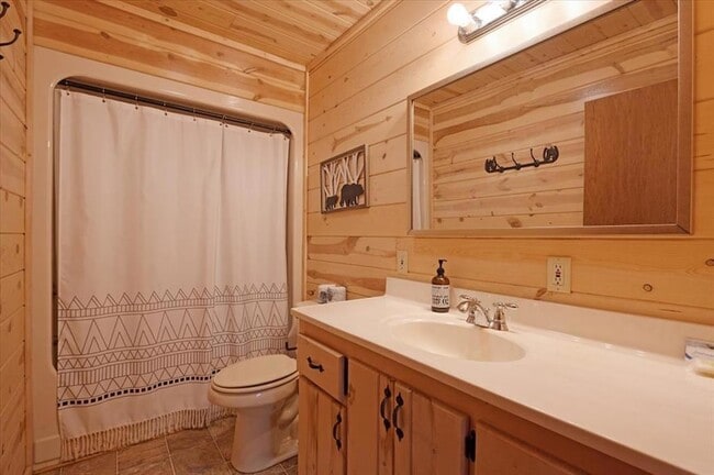 Building Photo - 206 Orca Rd