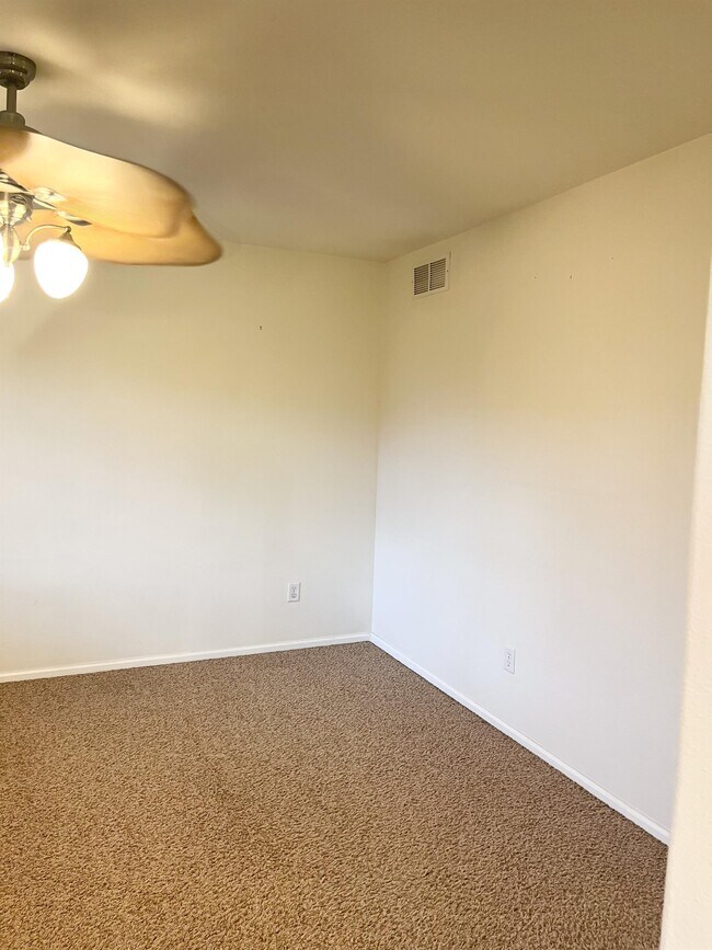 Building Photo - 1327 Graham Cir