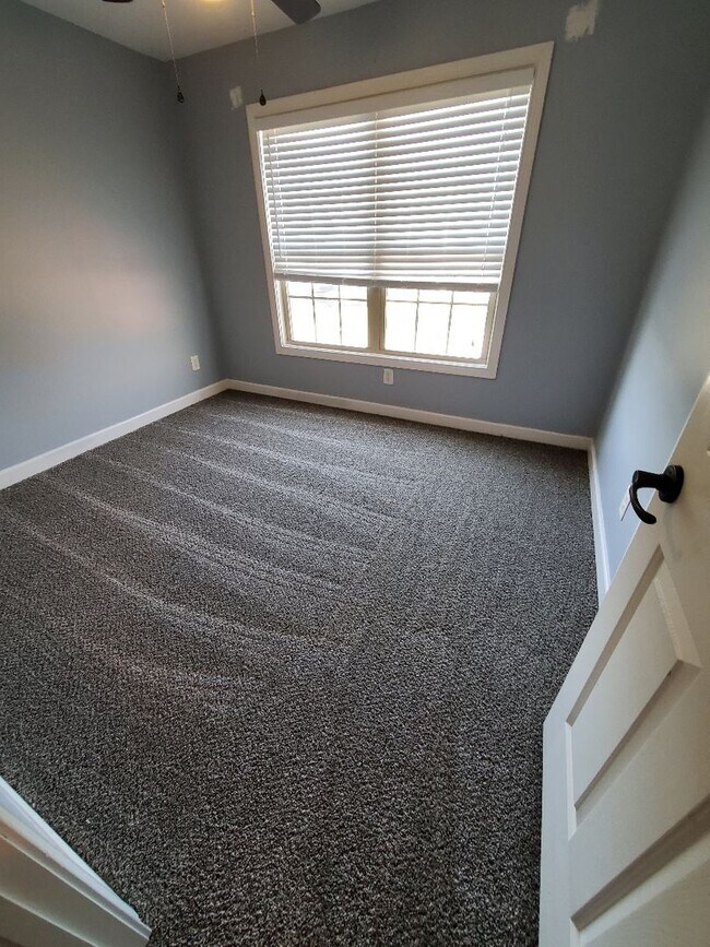 Building Photo - Pet Friendly Four Bedroom In Adams!