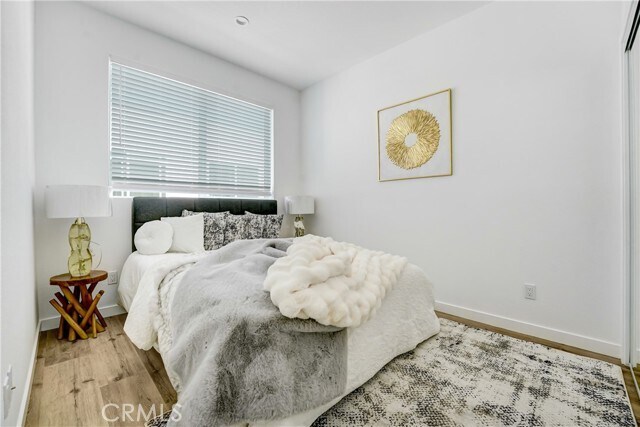 Building Photo - 11954 Vanowen St