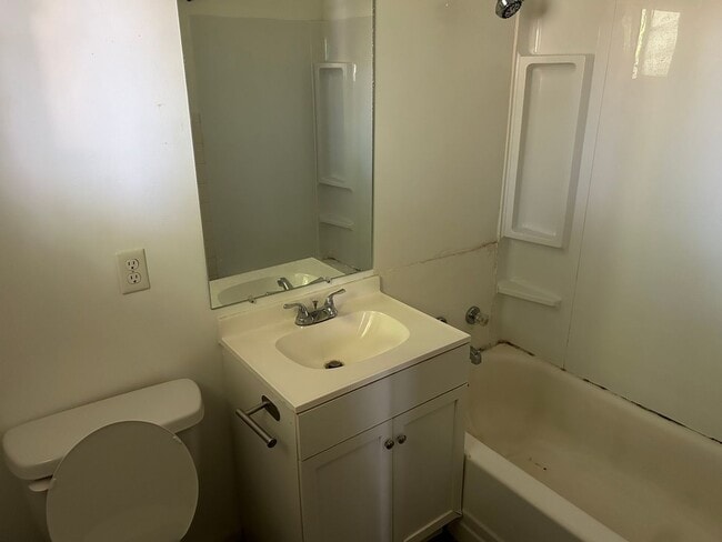 Building Photo - 217 N Hamilton St