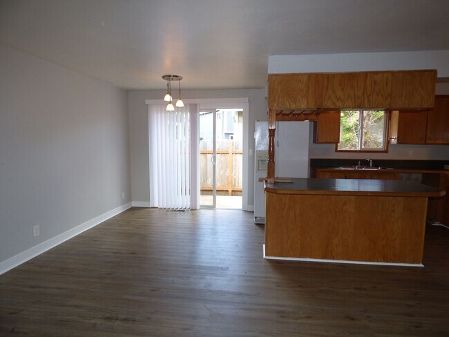Building Photo - 2 bed 1 bath Home in Southeast Salem
