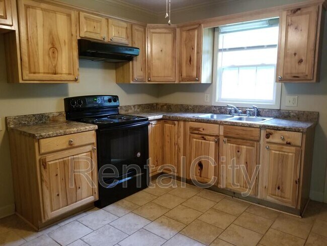 Building Photo - 948 Bear Creek Rd