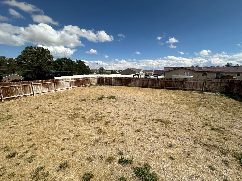 Building Photo - 403 Utah St