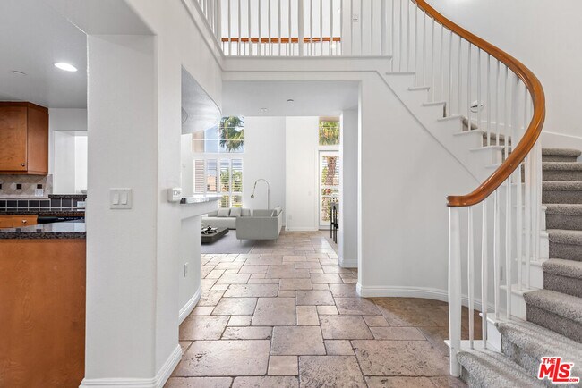 Building Photo - 5831 Seawalk Dr