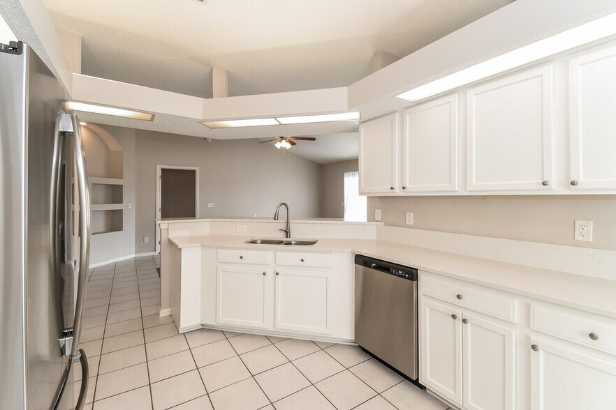 Building Photo - 337 Island View Cir