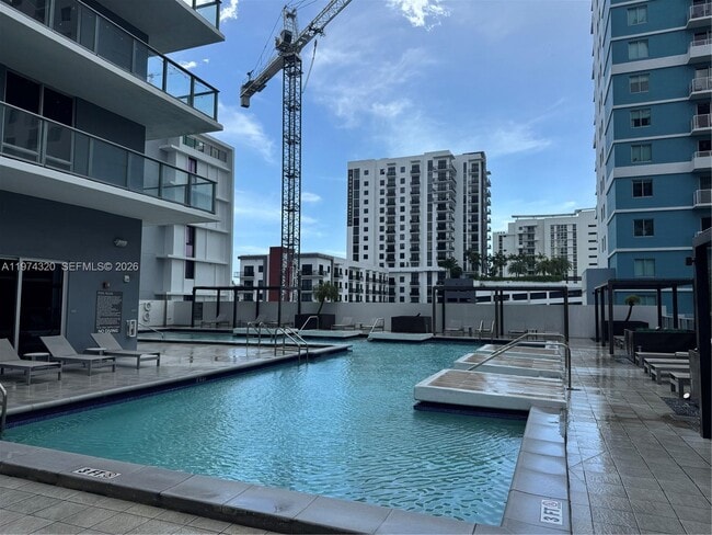 Building Photo - 1010 SW 2nd Ave